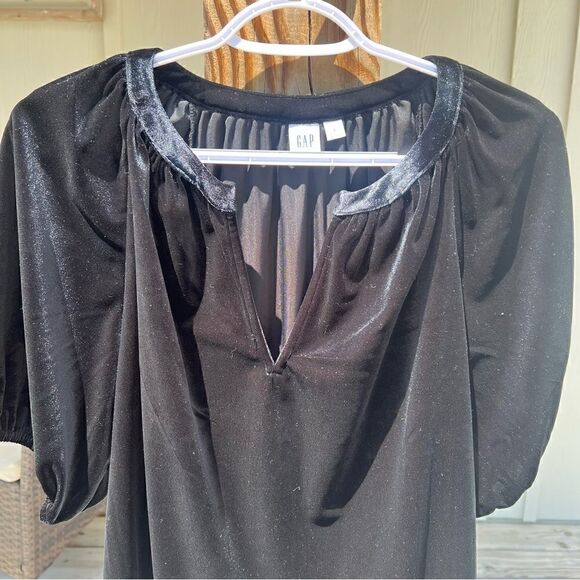 Gap Velvet short puff sleeve v neck blouse in black size small - Picture 4 of 16